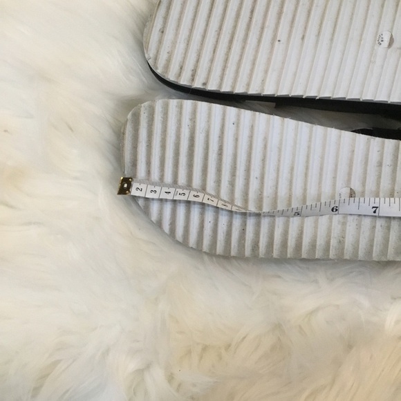 STYLUS size 8 black & white sandal with adjustable Velcro at heel - Picture 7 of 16